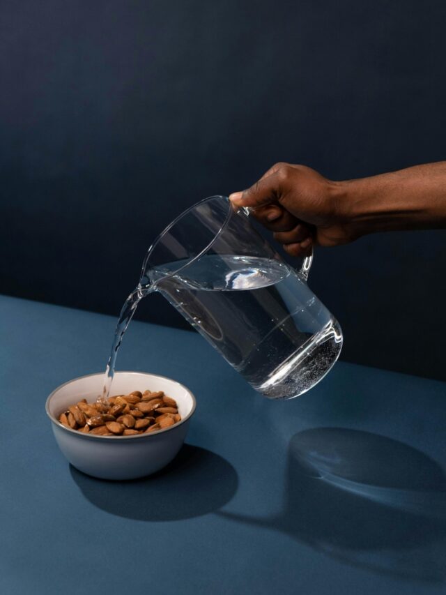 8 Benefits of eating 6 soaked almonds every morning